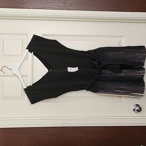 Banana Republic 0 Black and Cream V Neck Pleated Dress